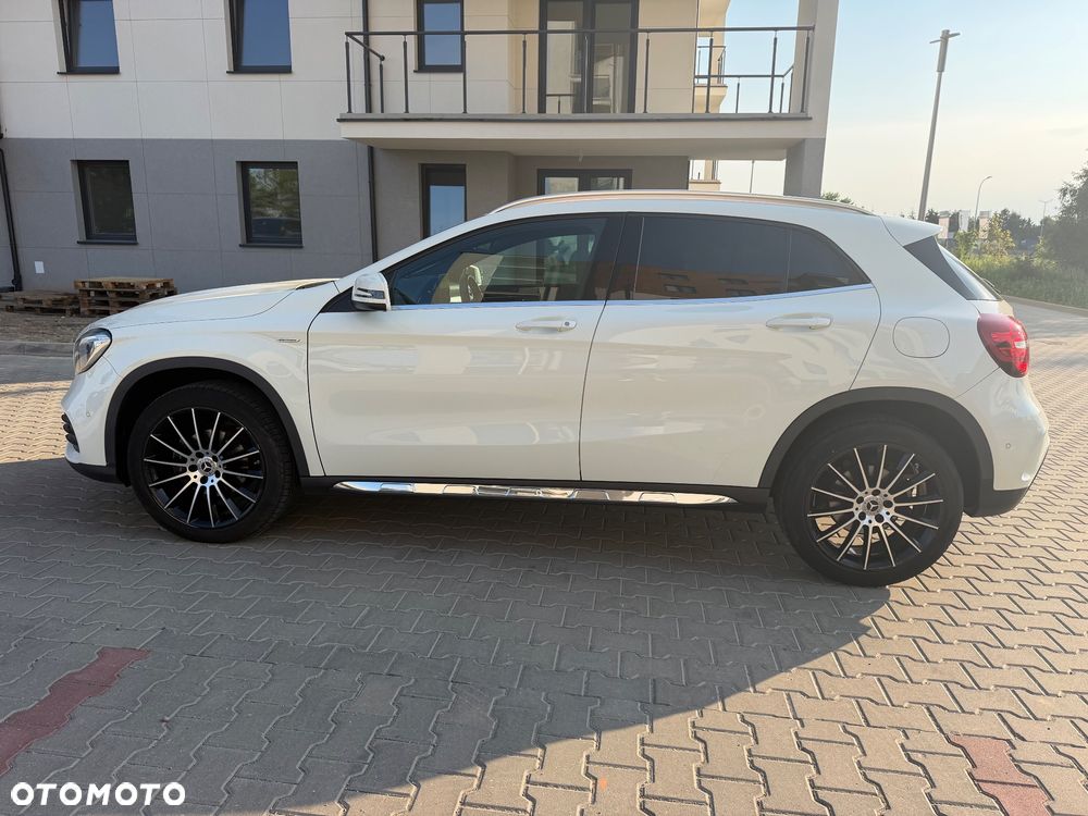 Mercedes-Benz GLA 180 7G-DCT UrbanStyle Edition - 7
