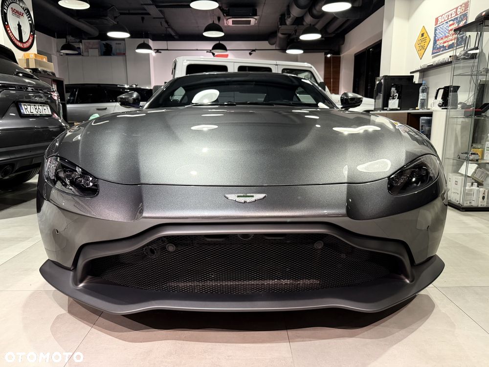 Aston Martin Vantage - 11