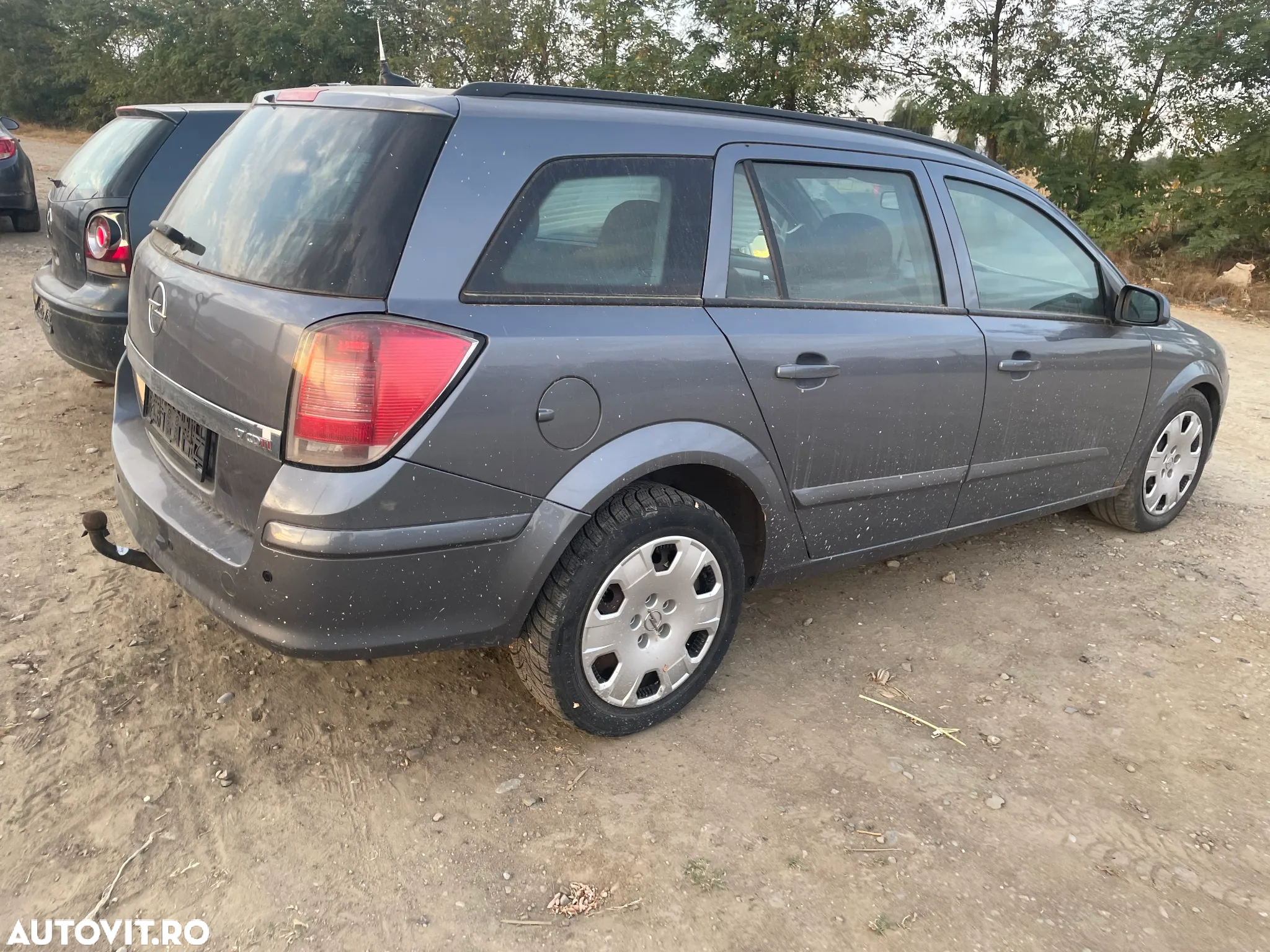 Dezmembram Opel Astra H break z17dth - 2