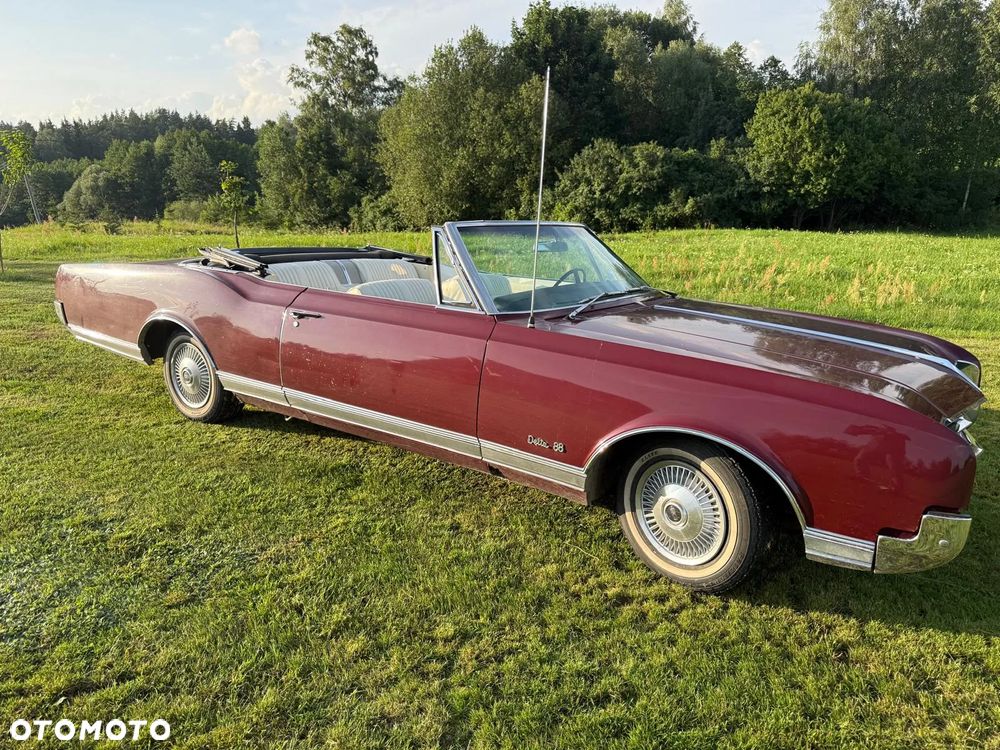 Oldsmobile Delta 88 - 18
