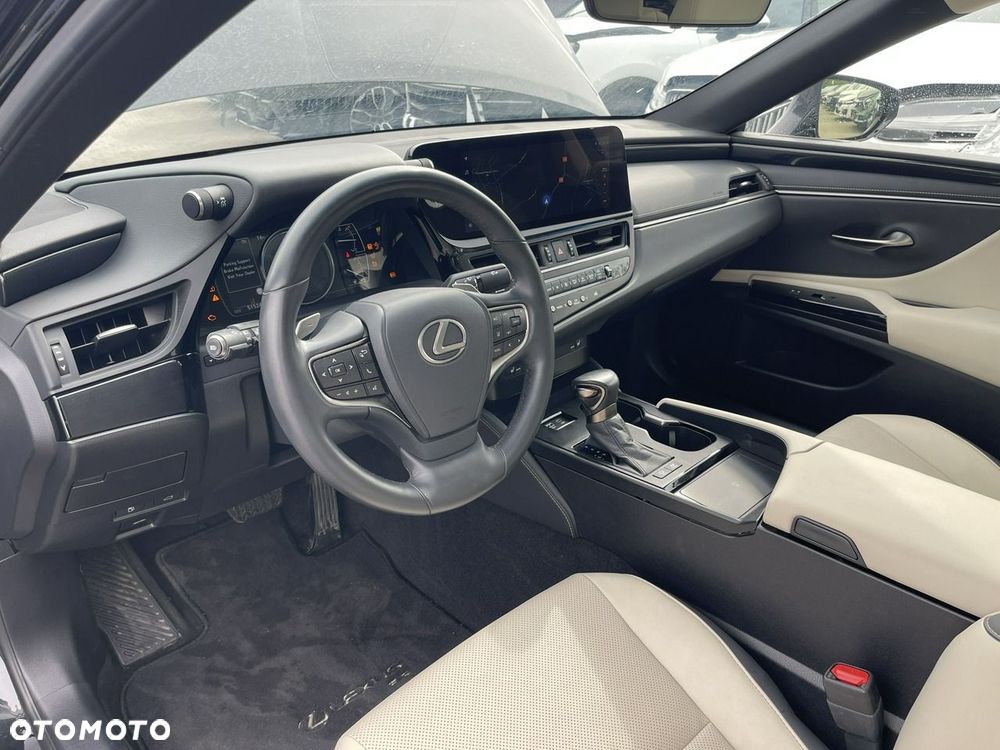 Lexus ES 300h Style Edition - 8