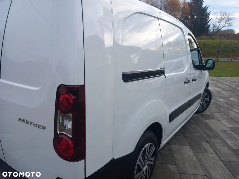 Peugeot Partner 1.6HDI 3-osob 2018 L2 Long VAT-23% Salon PL Klima Tempomat Długi - 17