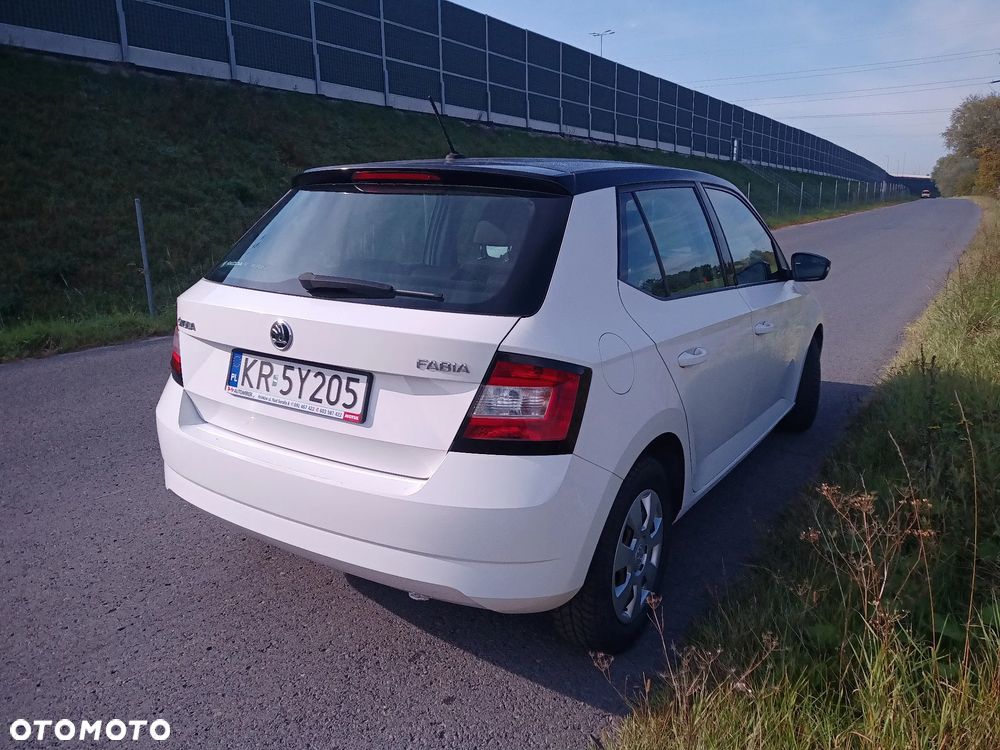 Skoda Fabia 2017 photo 5