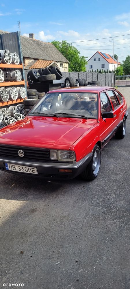 Volkswagen Passat 1.6 GL - 15