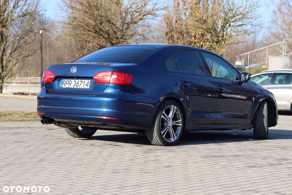 Volkswagen Jetta - 3