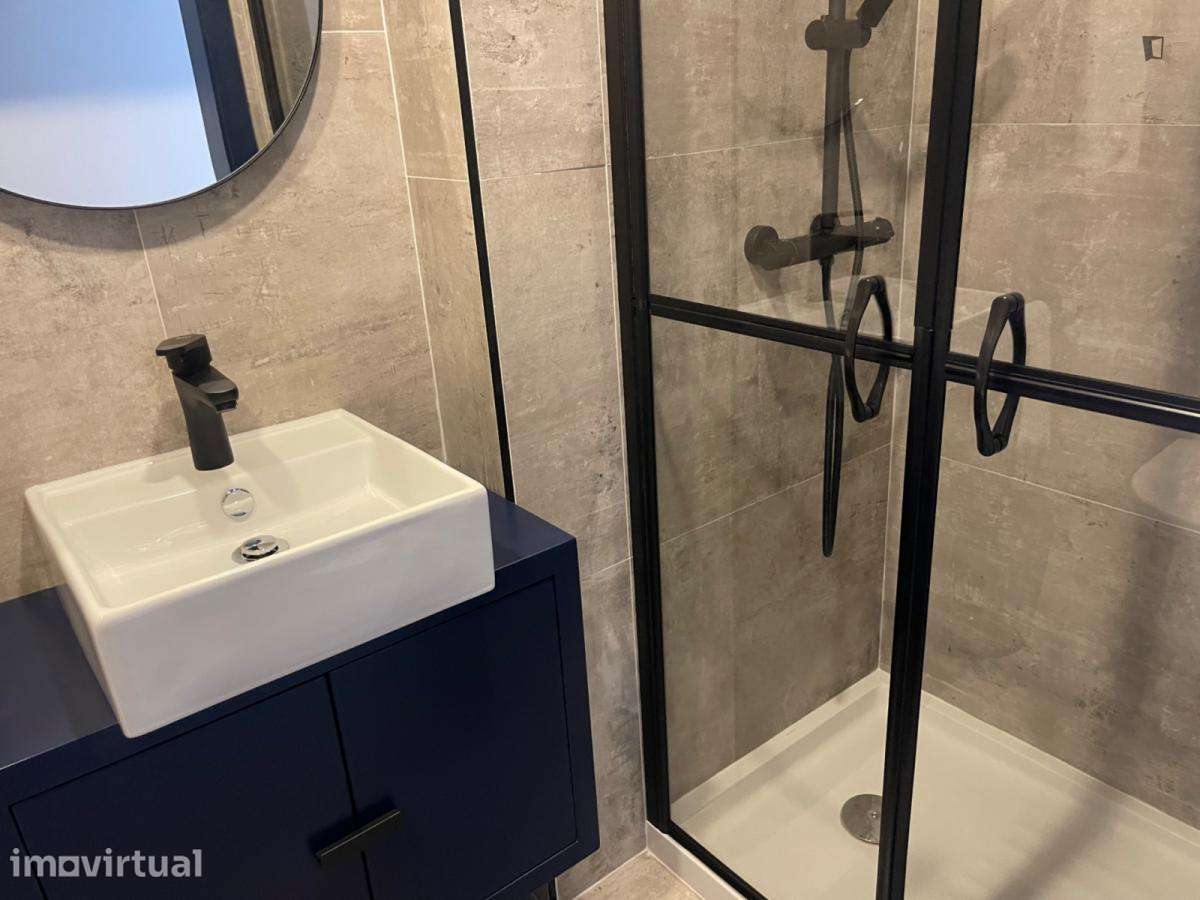 Quarto - localizado em Paranhos Porto - Grande imagem: 2/31