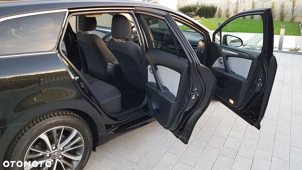 Toyota Avensis 2.0 D-4D Prestige - 26