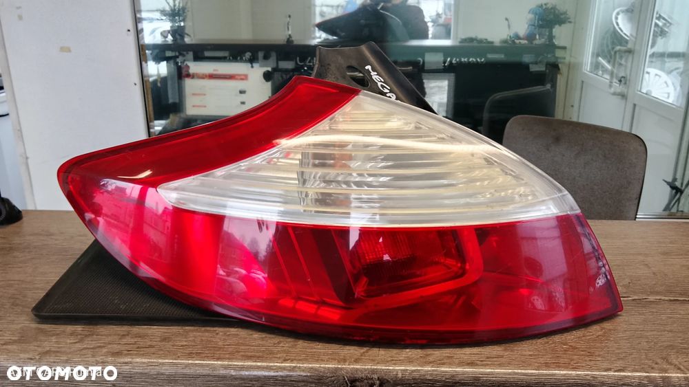 RENAULT MEGANE III HB 5D LAMPA LEWA - 1