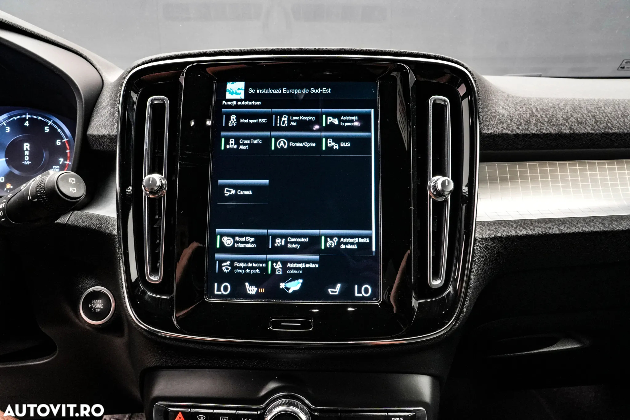 Volvo XC 40 T3 AT8 Momentum Pro - 18