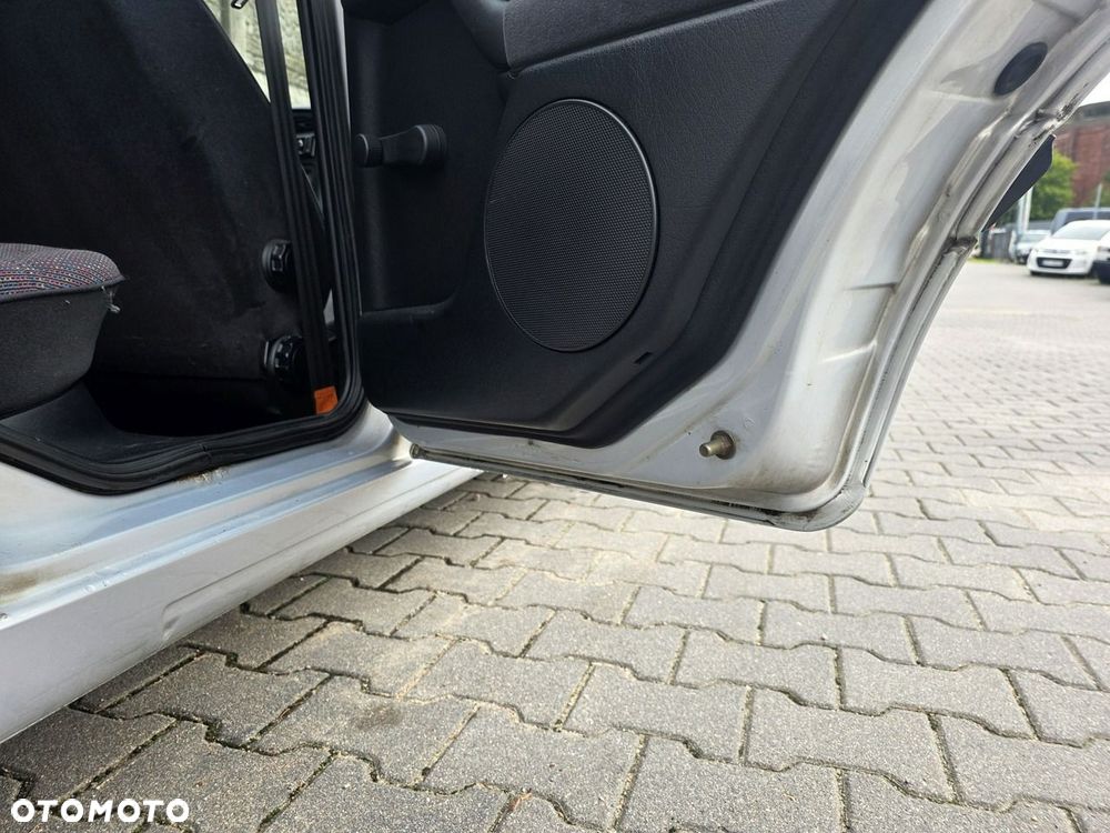 Volkswagen Golf 2.0 GL - 32