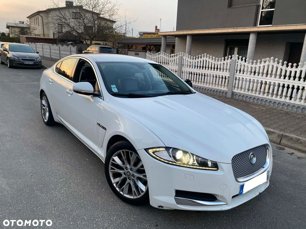 Jaguar XF 3.0 V6 D Luxury - 24