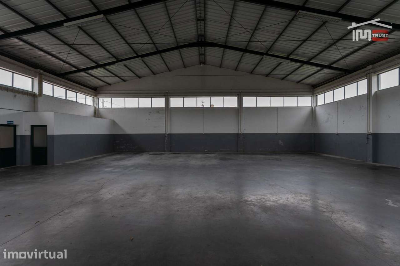 PAVILHÃO PARA ACTIVIDADE INDUSTRIAL CAVE E RES DO CHÃO EM CASAL DOS... - Grande imagem: 2/24