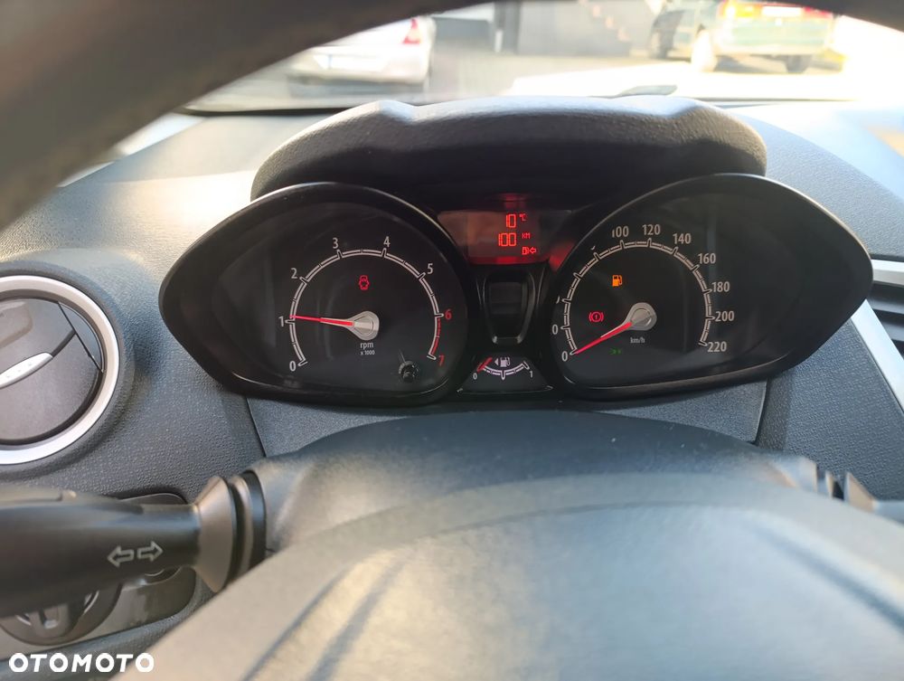 Ford Fiesta 1.25 Celebration - 25