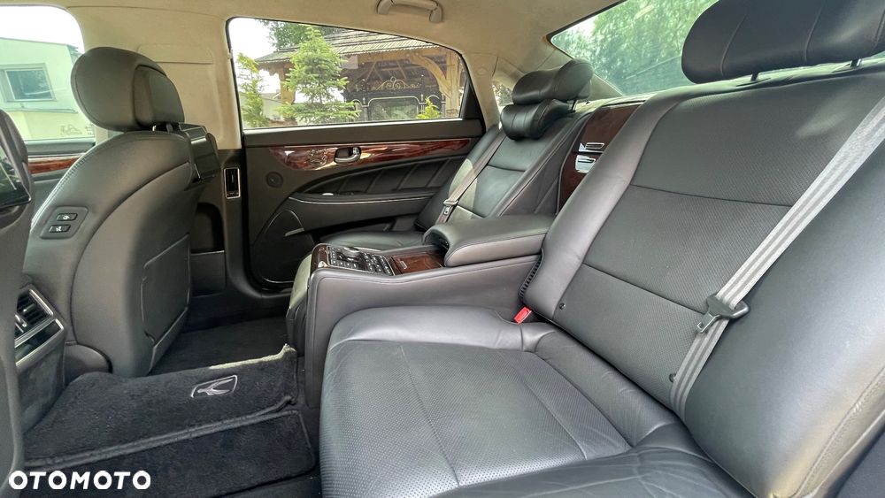 Hyundai Equus - 16