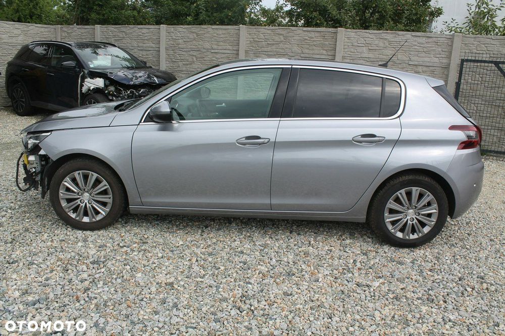 Peugeot 308 - 8