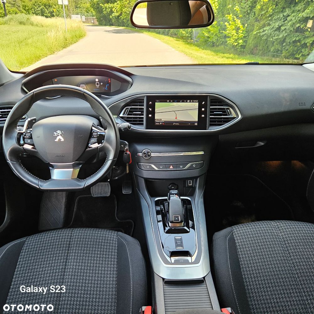 Peugeot 308 BlueHDi 130 EAT8 Allure - 19