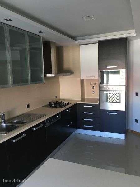 Almeirim - T2 - Com parqueamento - Grande imagem: 2/8