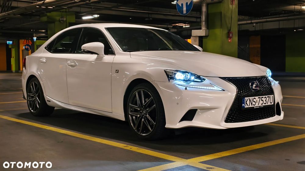 Lexus IS 300h F Sport - 3