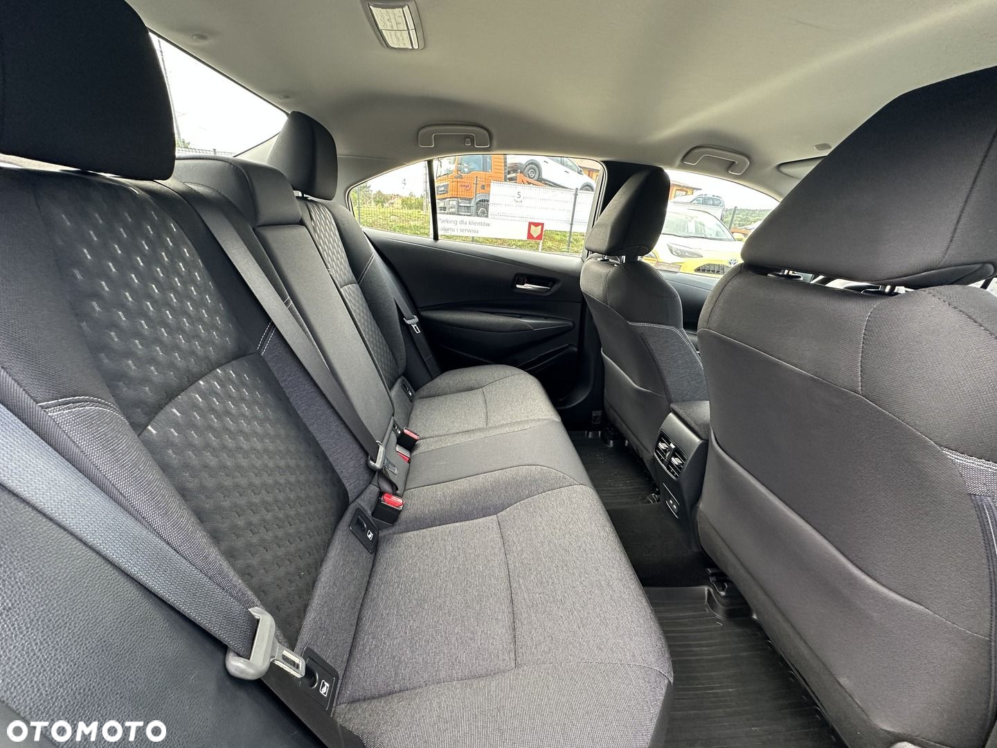 Toyota Corolla 1.8 Hybrid Comfort - 13