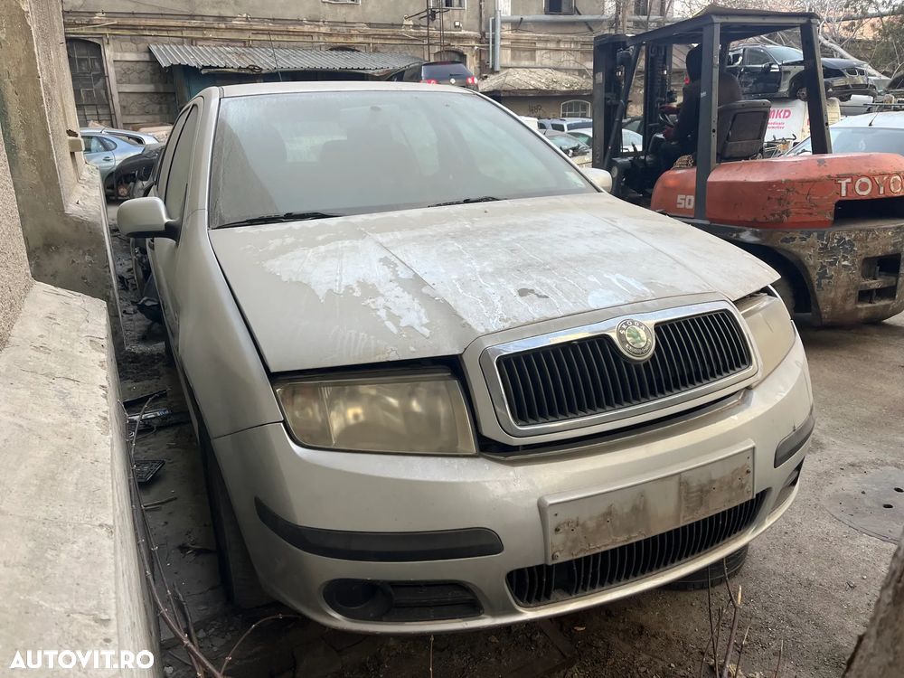 Dezmembrez Skoda Fabia 1 facelift gri argintiu 1,2 benzina 2006 - 6