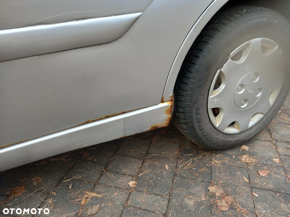 Ford Focus 1.8 Trend - 4