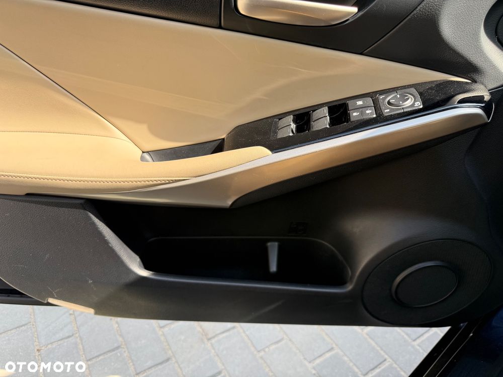 Lexus IS 200t Elegance - 10