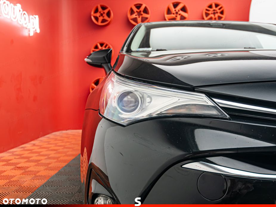 Toyota Avensis 1.8 Premium - 19