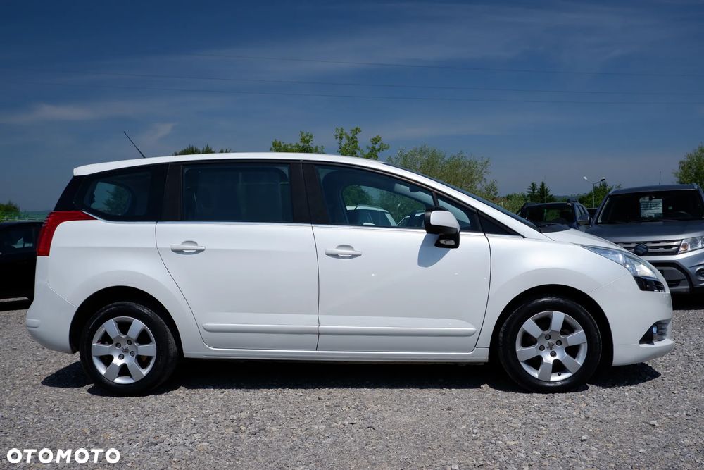Peugeot 5008 HDI FAP 110 EGS6 Premium - 32