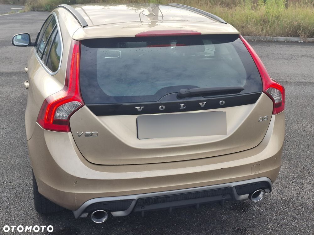 Volvo V60 D3 R-Design - 10