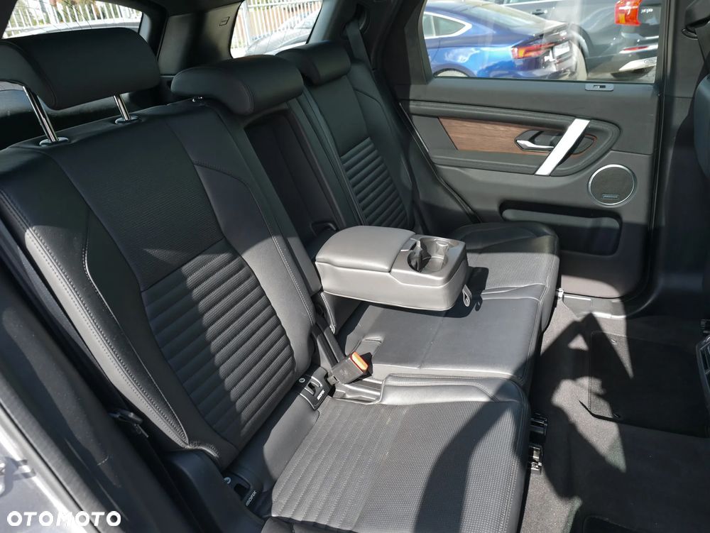 Land Rover Discovery Sport P300e SE - 26