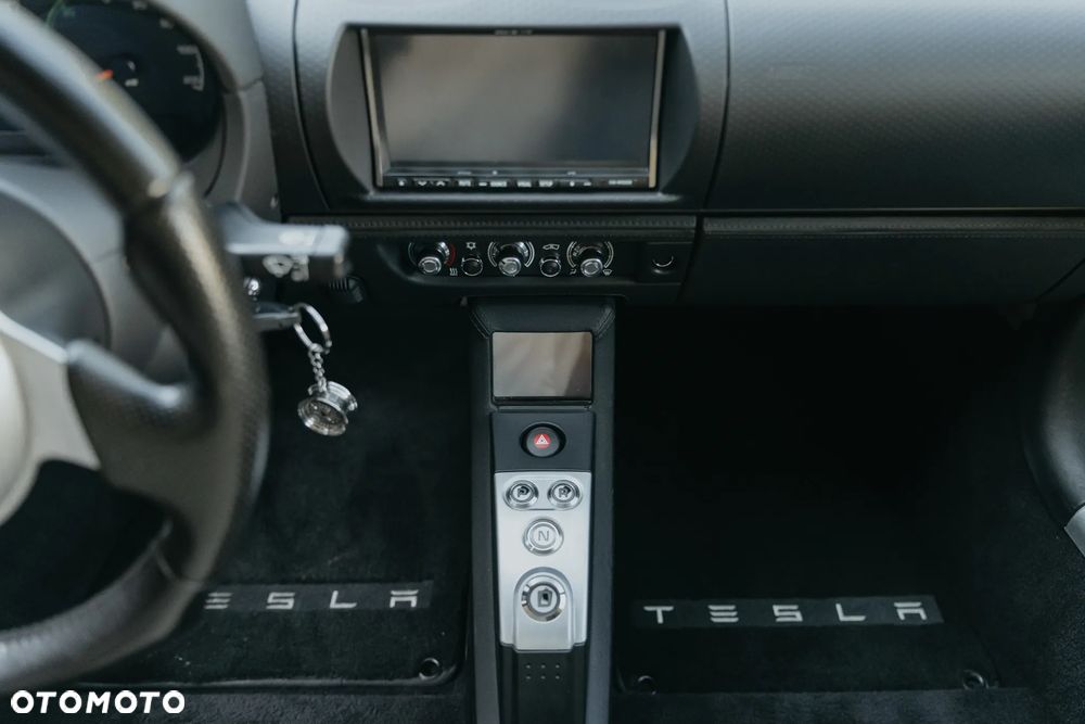 Tesla Roadster - 21