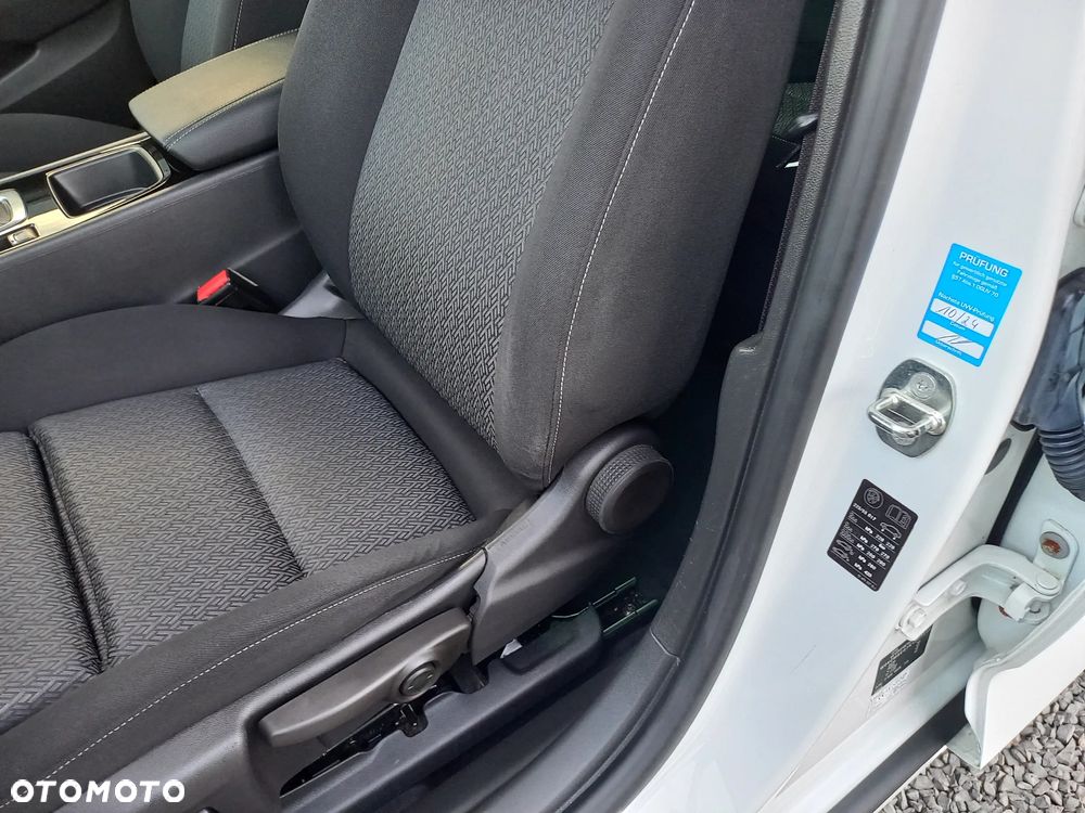 Opel Insignia 2.0 CDTI automatik Business Edition - 34