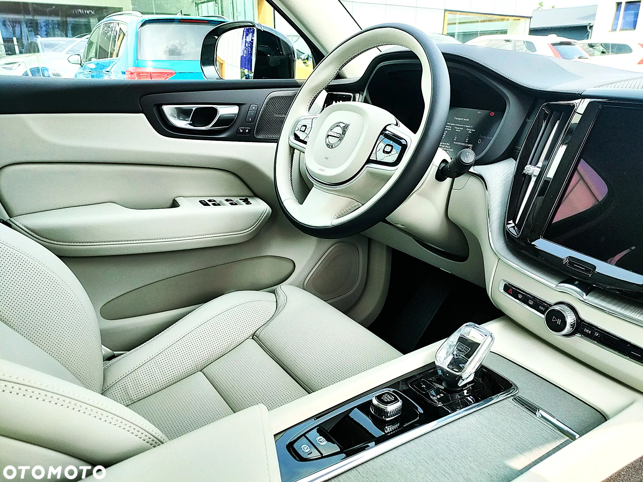 Volvo XC 60 T8 Plug-In Hybrid AWD Ultra Dark - 12