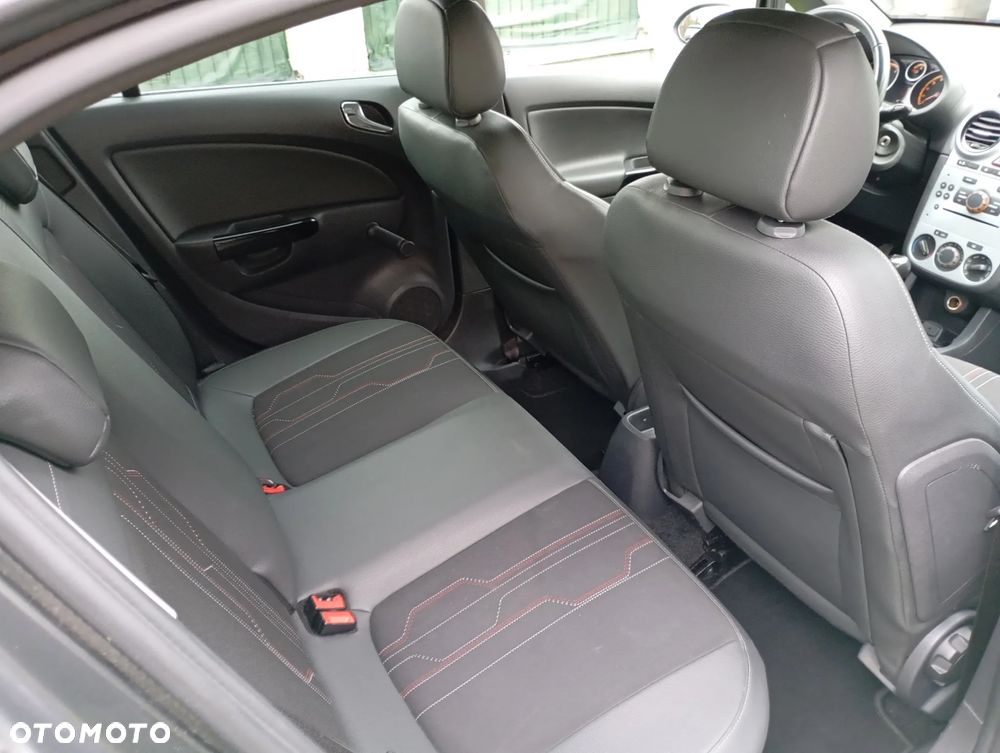 Opel Corsa 1.4 16V Color Stripes - 16