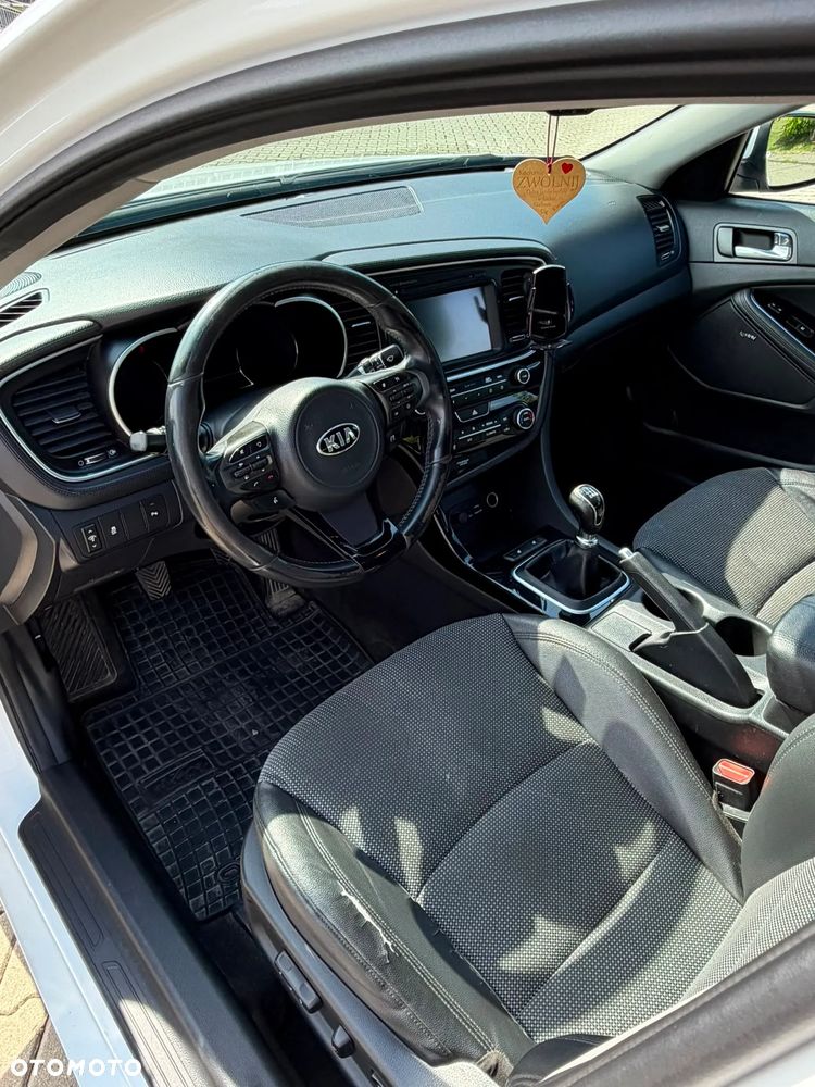 Kia Optima 2.0 L - 10