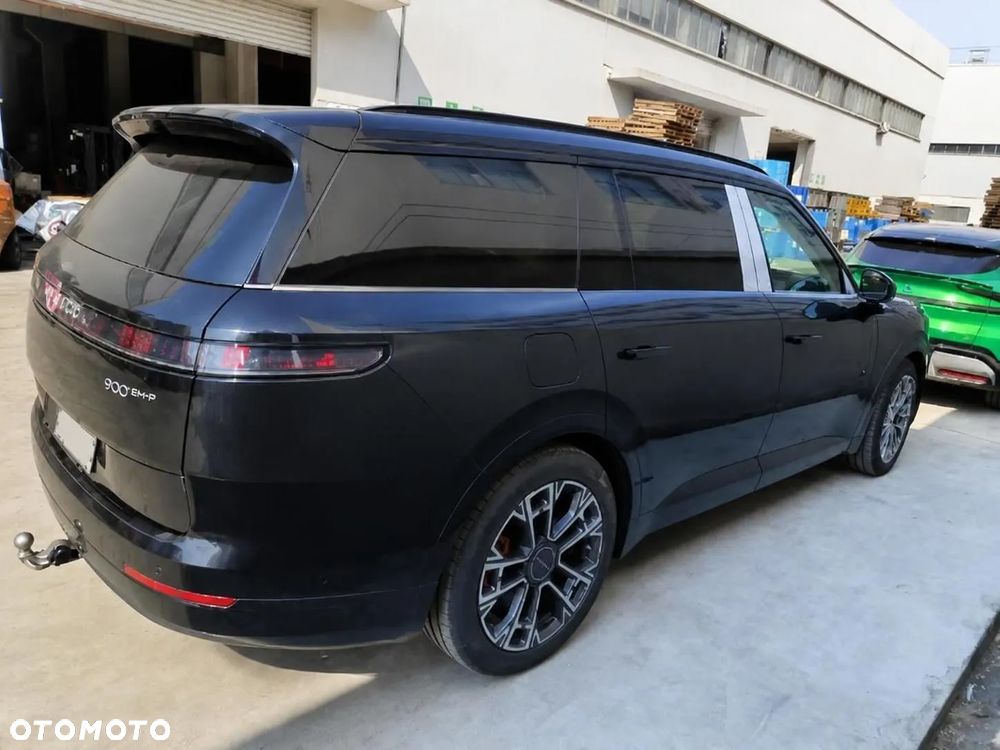 Lynk & Co 900