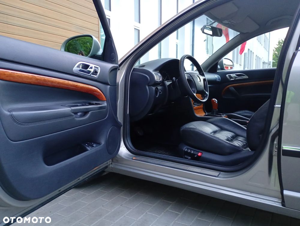 Skoda Superb 2.0 TDI DPF Platinum - 37