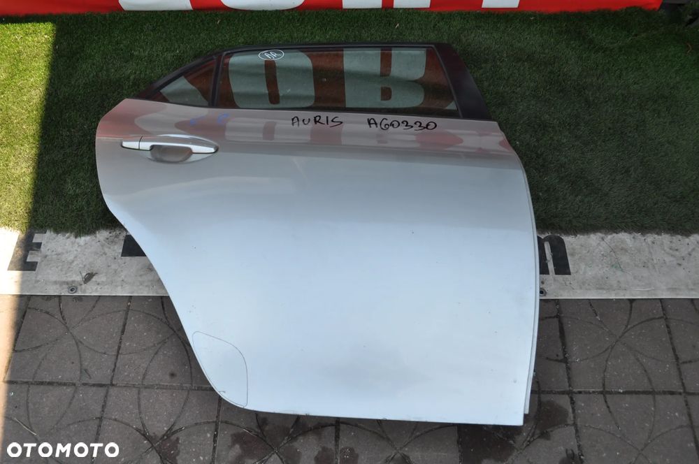 toyota auris I drzwi nr A60330 WYSYŁKA - 2