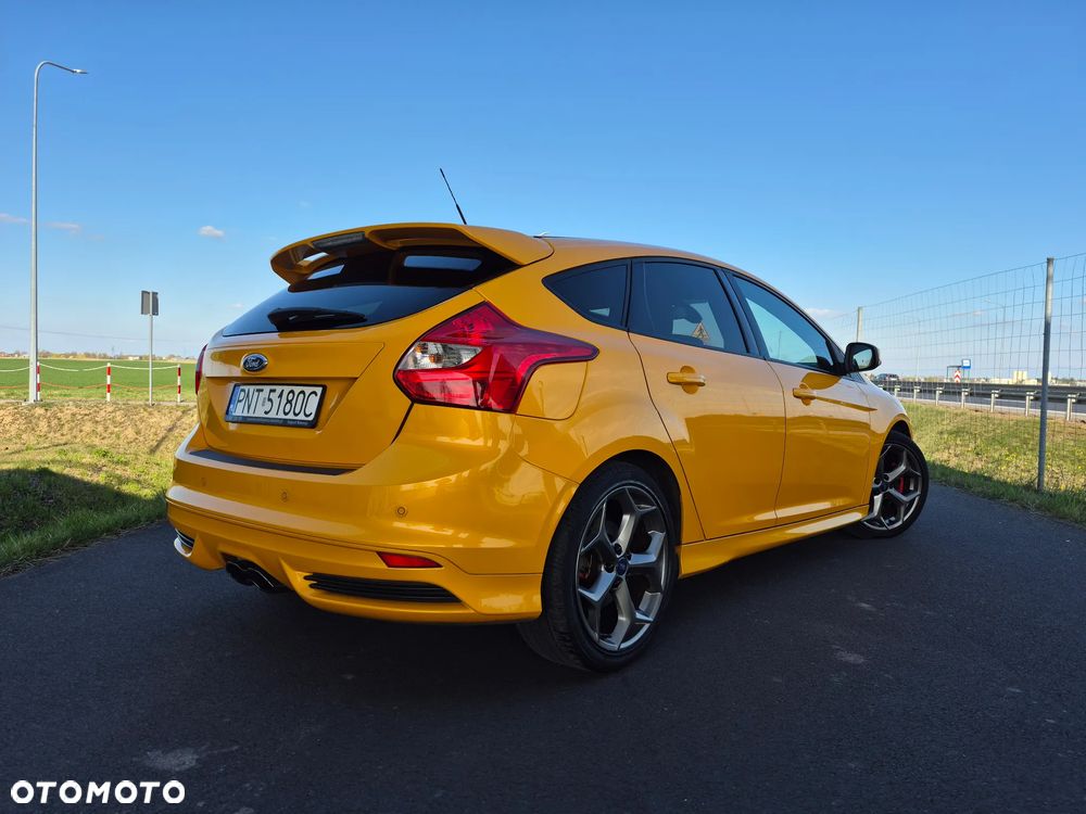 Ford Focus 2.0 EcoBoost ST mit Leder-Exclusiv-Paket - 3