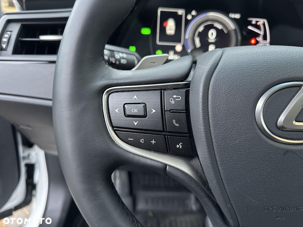 Lexus ES 300h Business Edition - 17