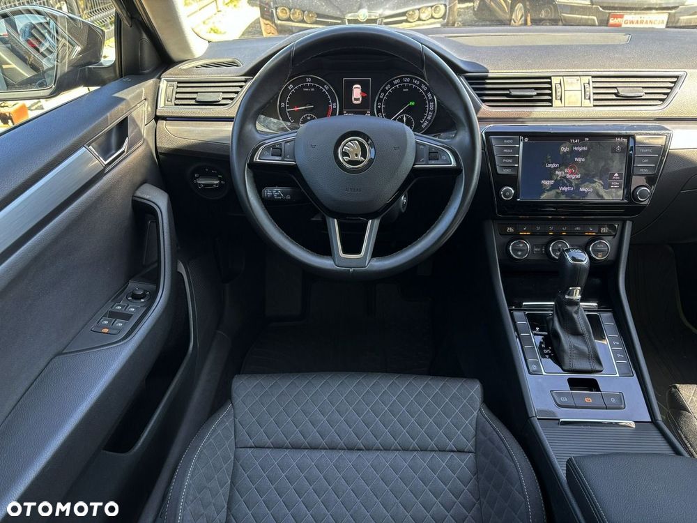 Skoda Superb 2.0 TDI Sportline DSG - 31