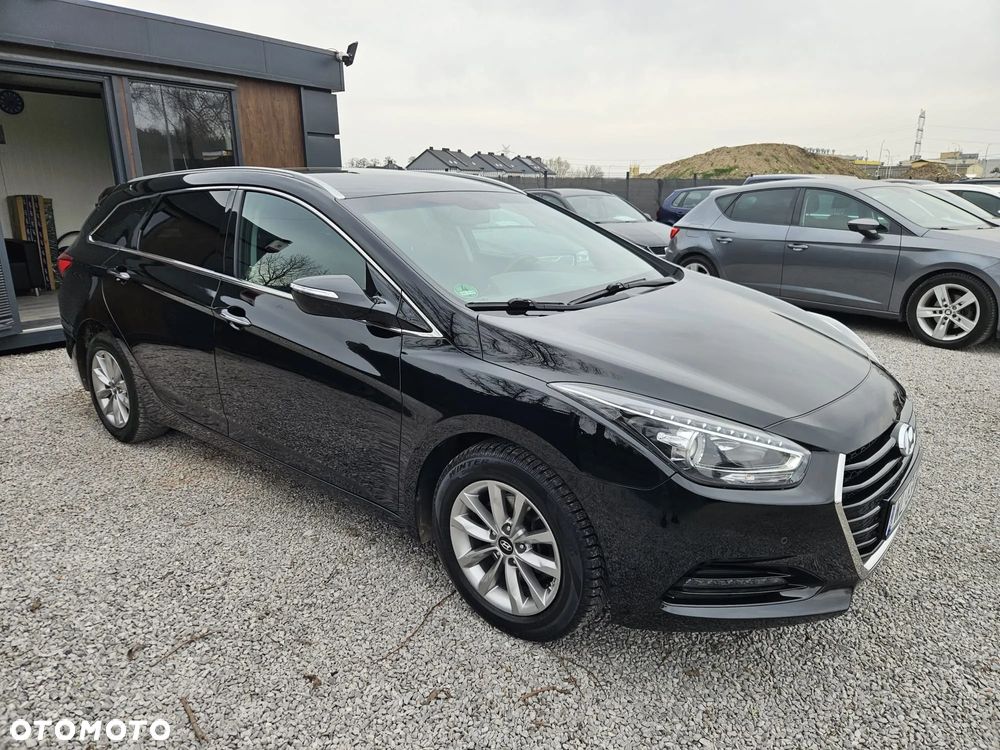 Hyundai i40 Kombi blue 1.6 Trend - 12