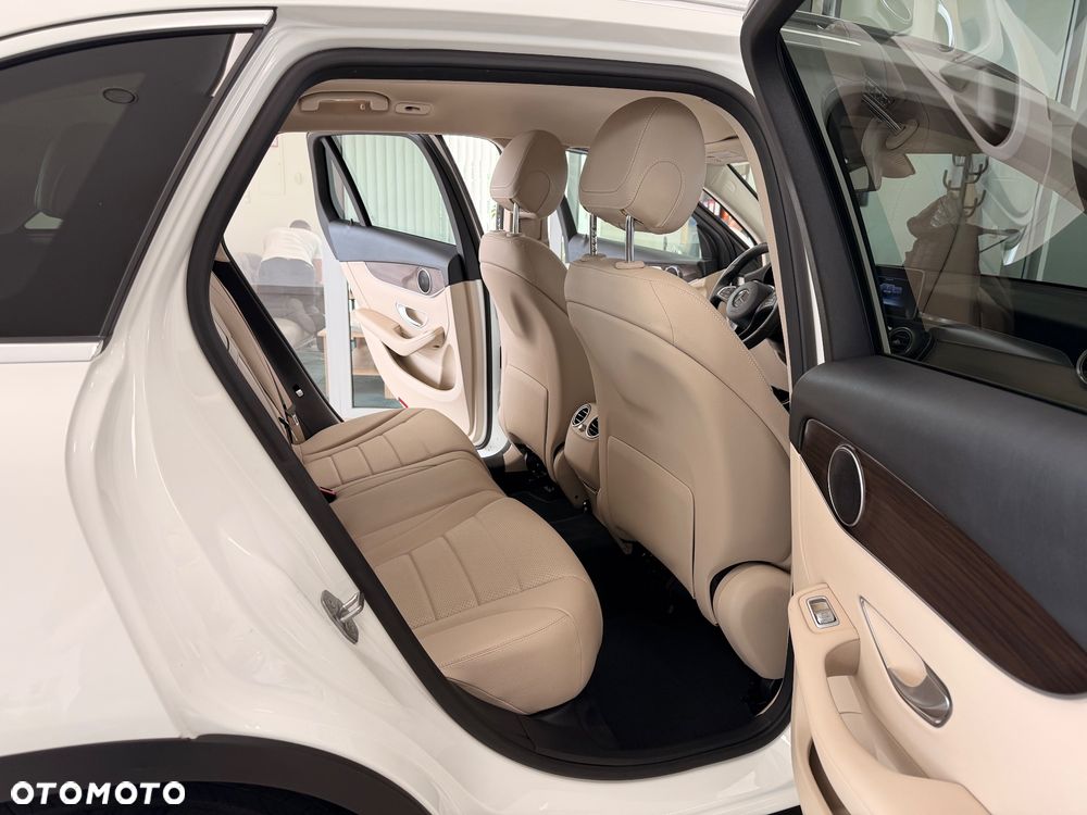 Mercedes-Benz GLC - 27