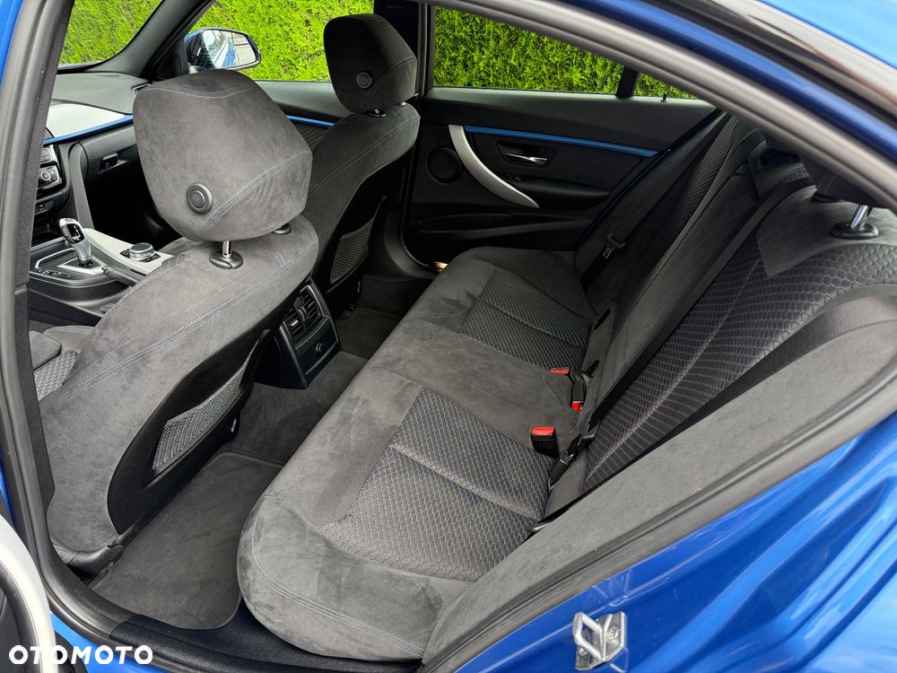 BMW Seria 3 320d xDrive M Sport - 32