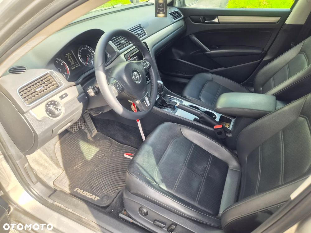 Volkswagen Passat - 12