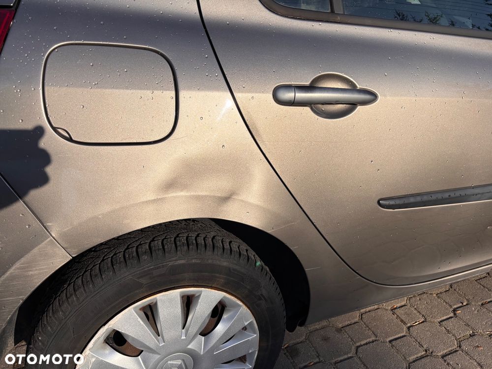 Renault Clio 1.2 16V Bioetanol Alize - 6