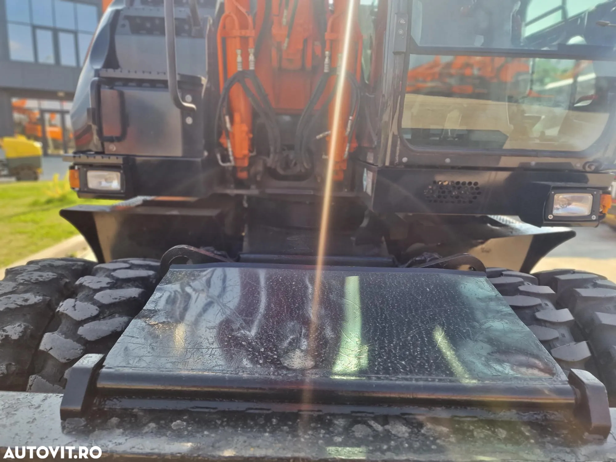 Hitachi EXCAVATOR PE ROTI, 3 brate excavare, LAMA+CALE, cupa NOUA 1,2m latime, Masa operationala 17,2t, Inst picon, A doua inst hidr, 2018, 2.993h, hidraulica HITACHI, anv noi, posibilitate leaisng 3 ani, PROMOTIE 99.900 EUR+Tva - 23