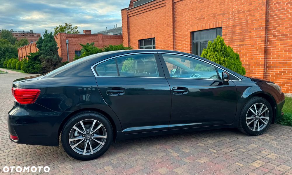 Toyota Avensis 1.6 Premium - 34