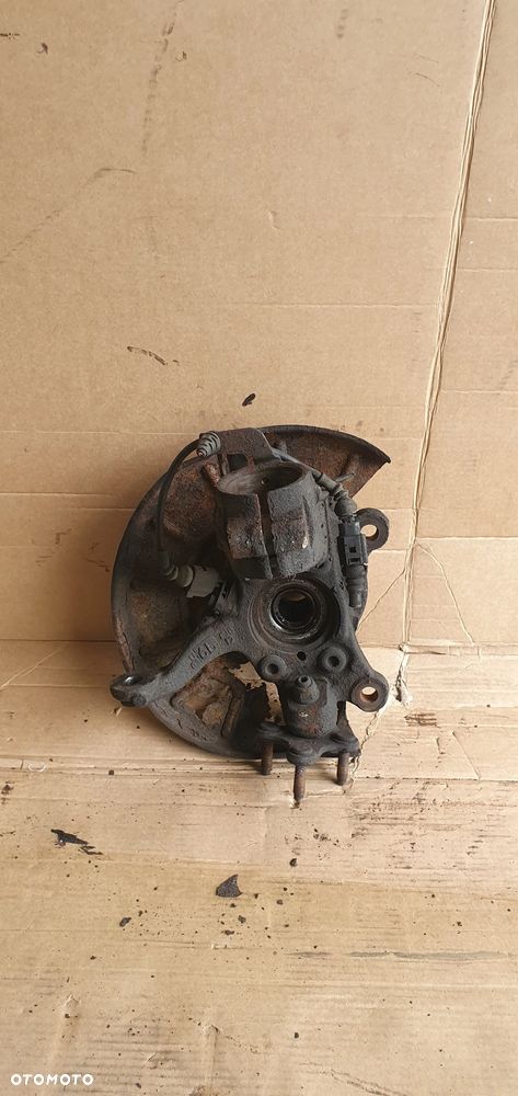 Zwrotnica piasta lewy przód przednia lewa VW Touran 1T0 1.9 TDI - 5