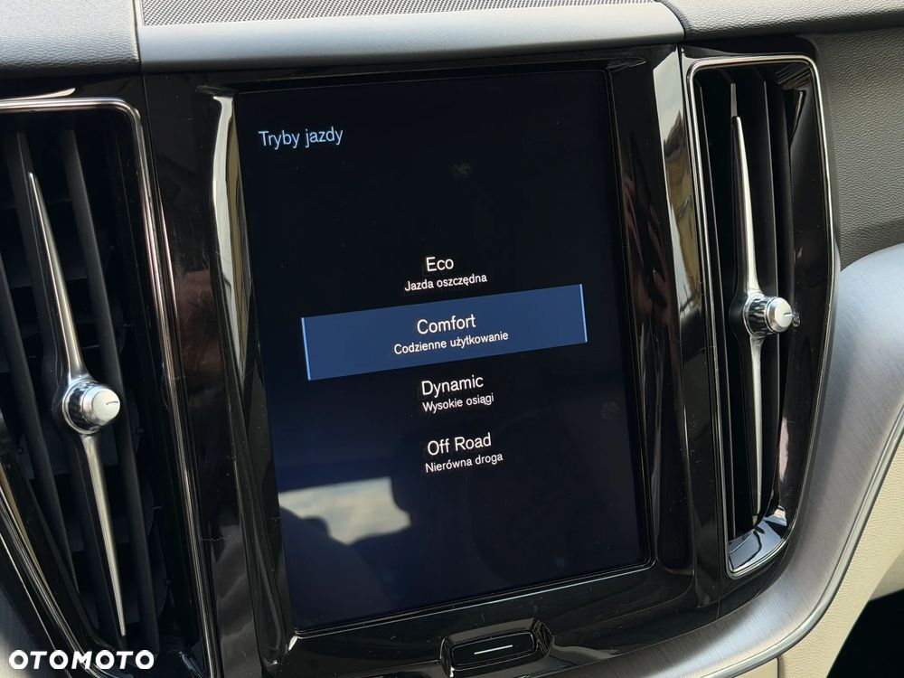 Volvo XC 60 B4 D AWD Momentum Pro - 19